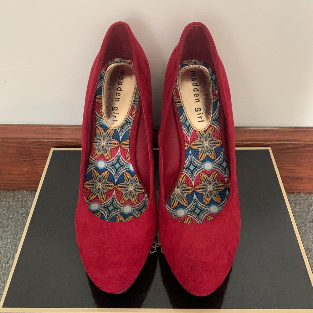 Madden Girl Red Wedge Pumps Size 8